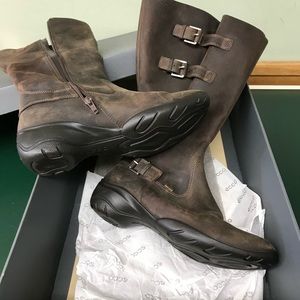 Ecco boots size 7 new in the box.